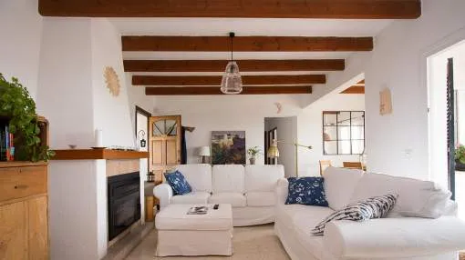Single-family villa with pool and sea views in Cala Llonga